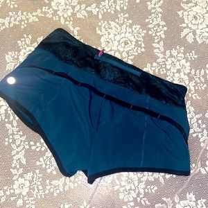 Lululemon Teal Run SPEED UP shorts Lace waistline SZ 4